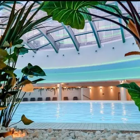 Hanza Tower White -23 Jacussi & Sauna & Pool شقة *